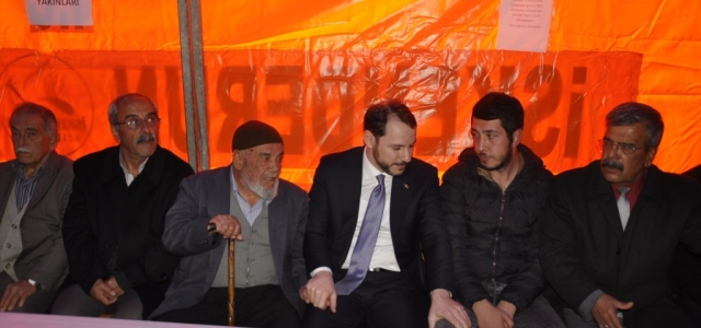 Bakan Albayrak Şehit Selim Vurdal'ın Ailesini Ziyaret Etti!