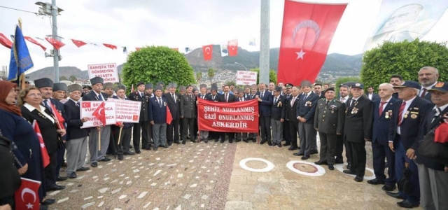 Başkan Mehmet Öntürk Gaziler Günü'nü Kutladı