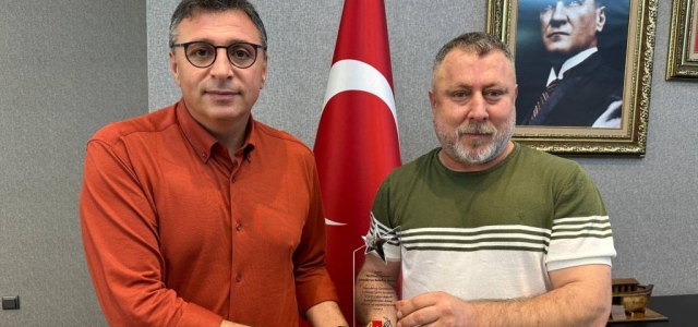 İGC'den Başkan Dönmez'e Plaket