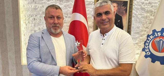 İGC'den Özçelik-İş Sendikası'na Ziyaret ve Plaket Sunumu