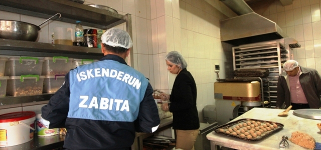 İskenderun Belediyesi Zabıtası Gıda Denetimlerini Sürdürüyor