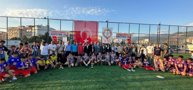 İskenderun'da 'Konteyner Lig' Ödüllü Futbol Turnuvası Sona Erdi