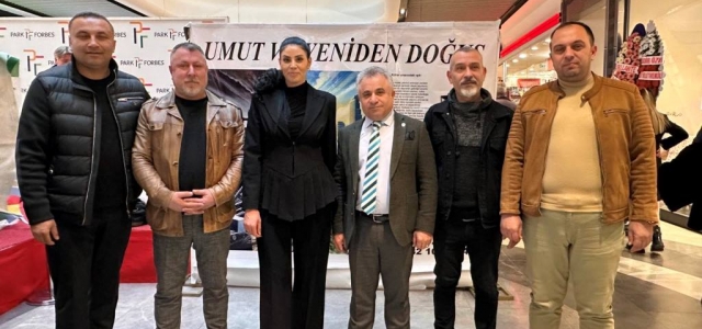 TASARIMCI AMEL YACOUBİ ÇEKİÇ DEPREMİN ACISINI SANATA DÖNÜŞTÜRDÜ