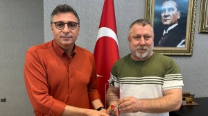 İGC'den Başkan Dönmez'e Plaket