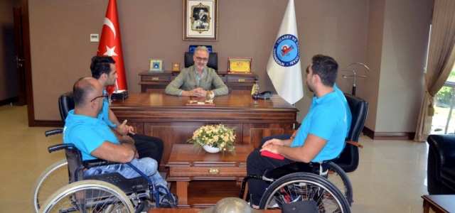 Sporculardan İTSO Başkanı Yılmaz'a Plaket!